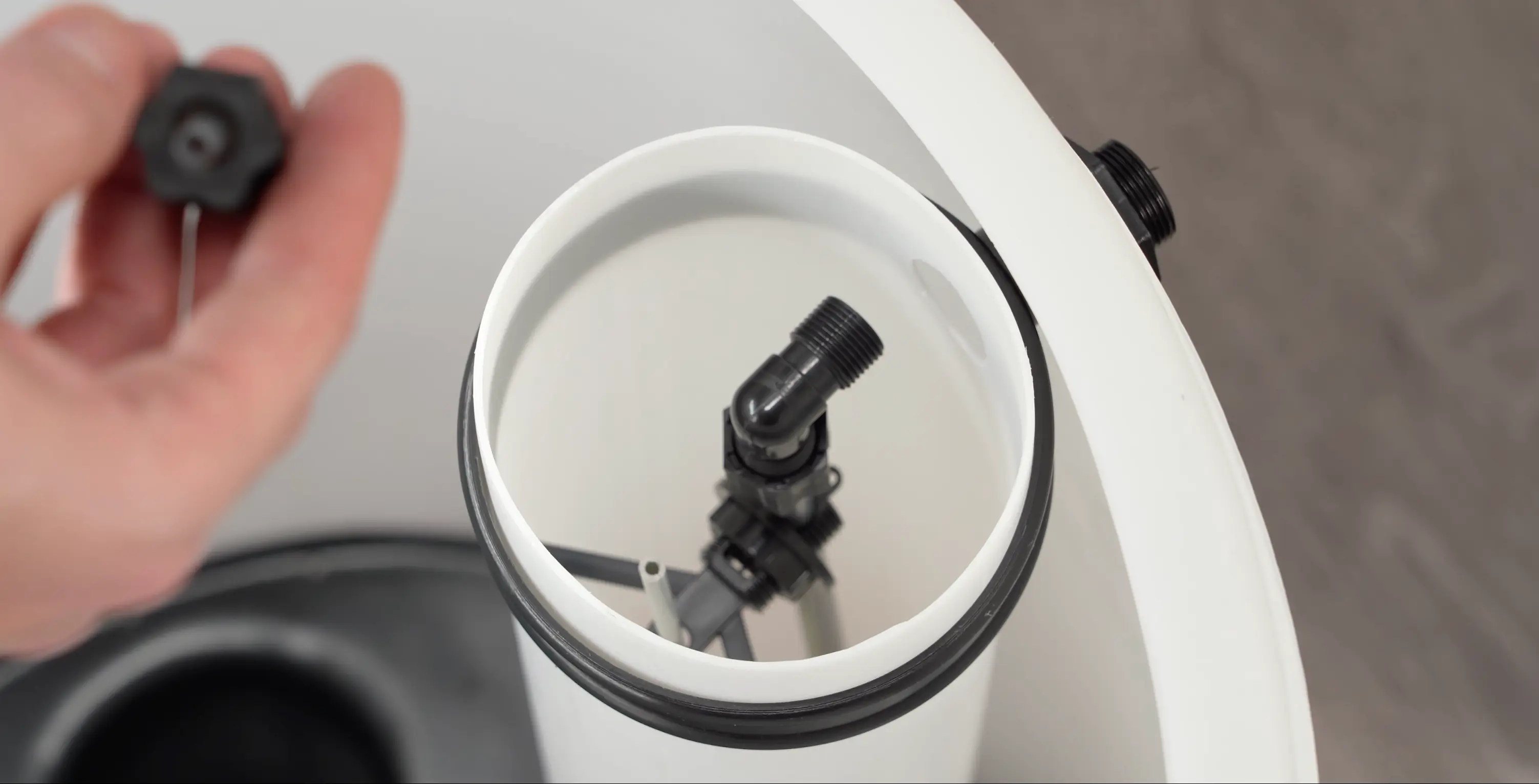 Remove the Elbow and Retrieve the Spacer | 1