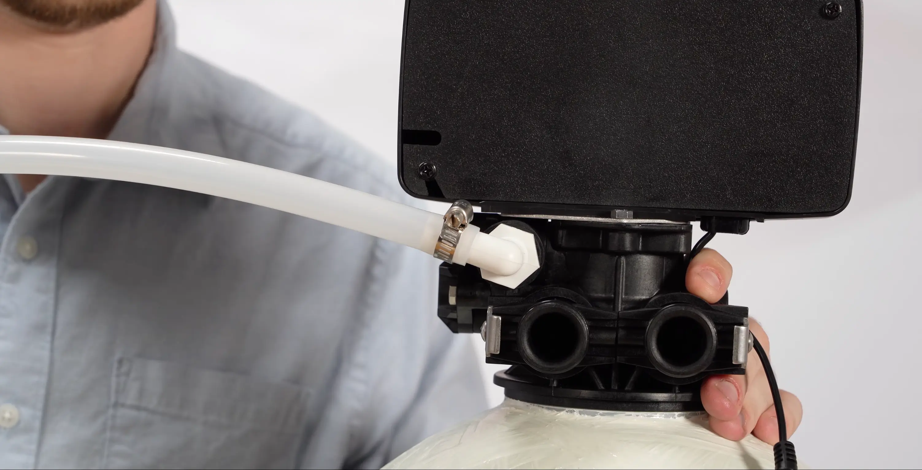 Securing with the Hose Clamp | 1