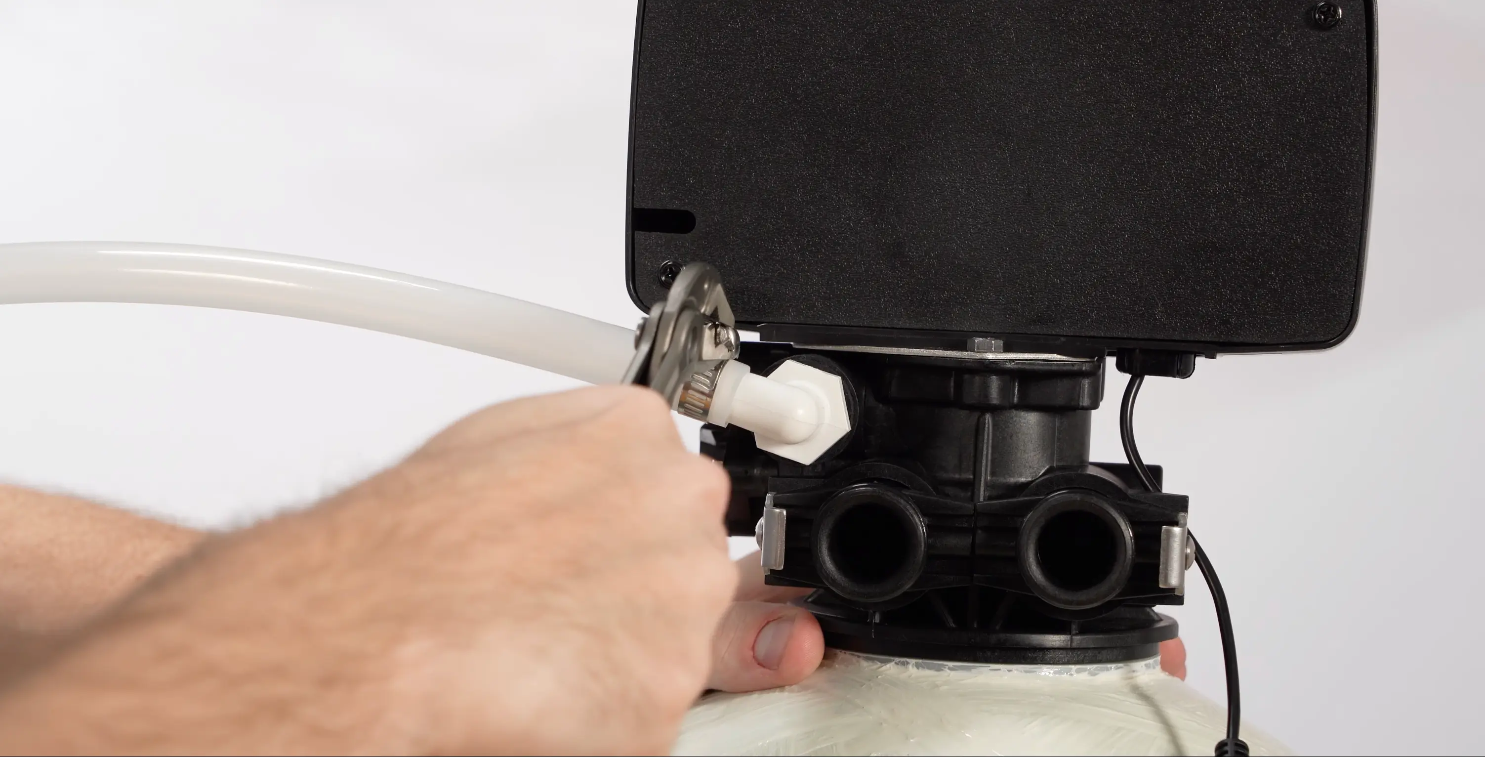 Securing with the Hose Clamp | 2