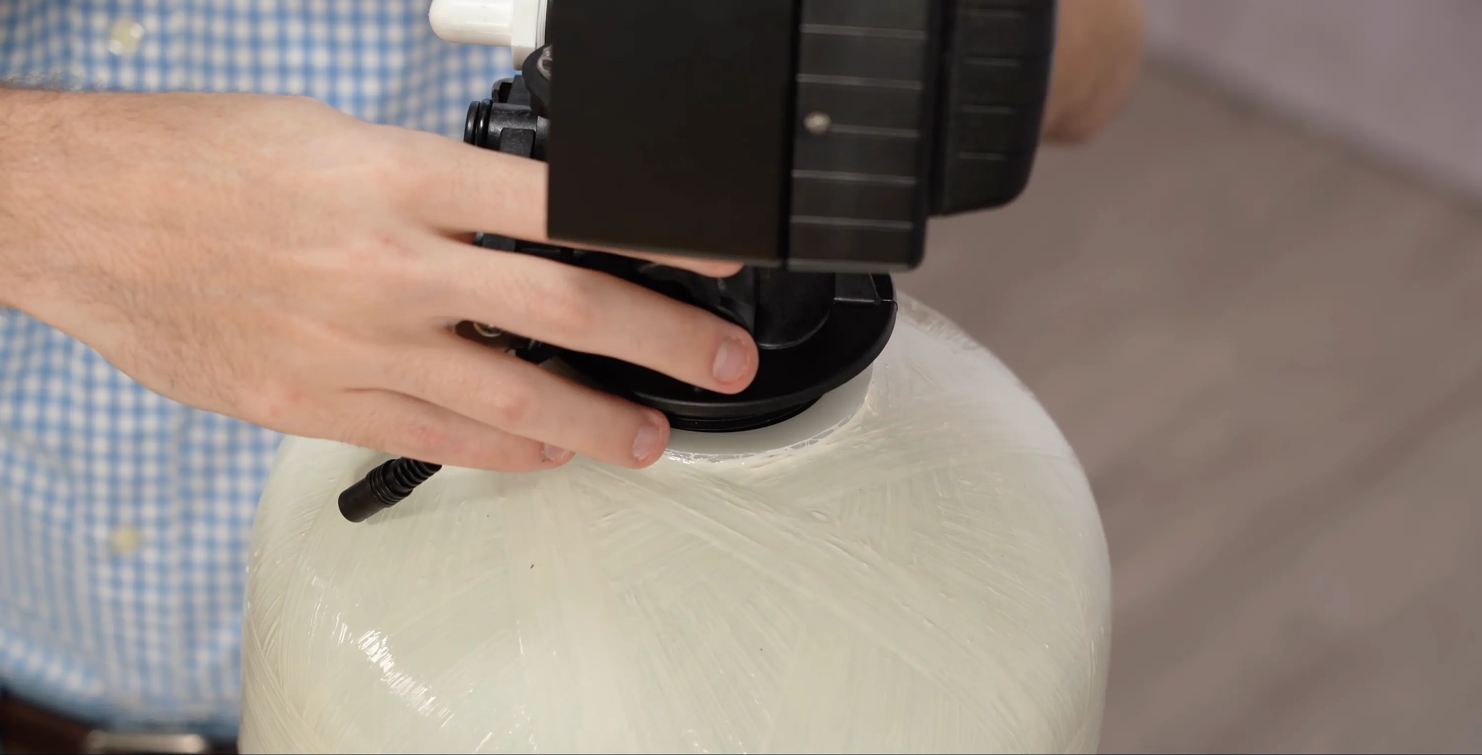 Mounting the Control Valve | 1